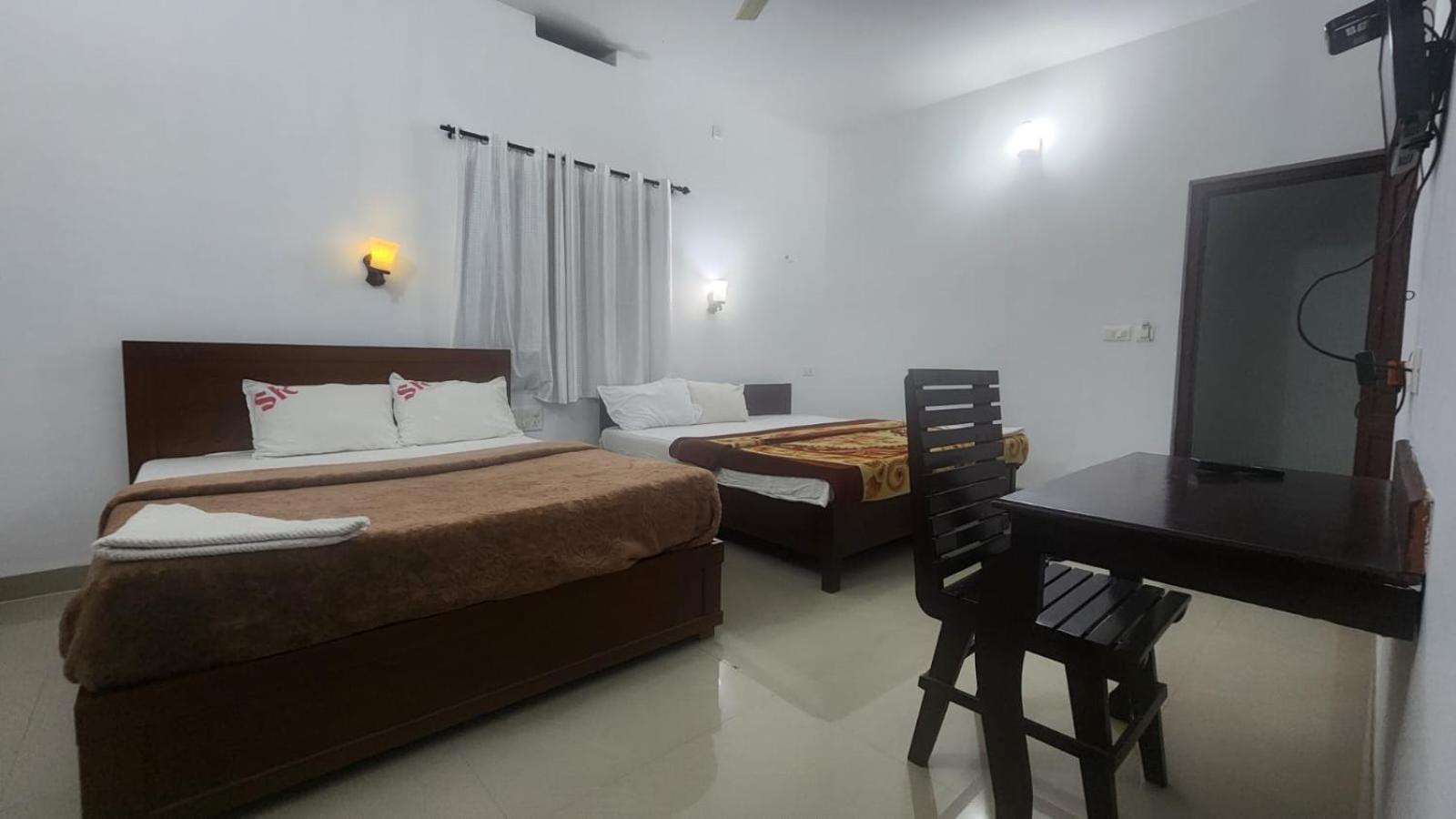 Pkn Homestay Thekkady Kumily Extérieur photo
